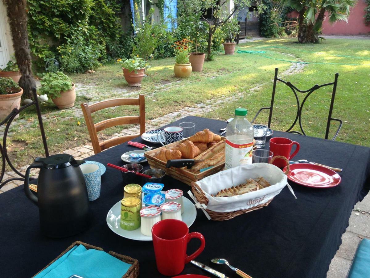 Le Mas Des Platanes Entraigues-sur-la-Sorgue Kültér fotó